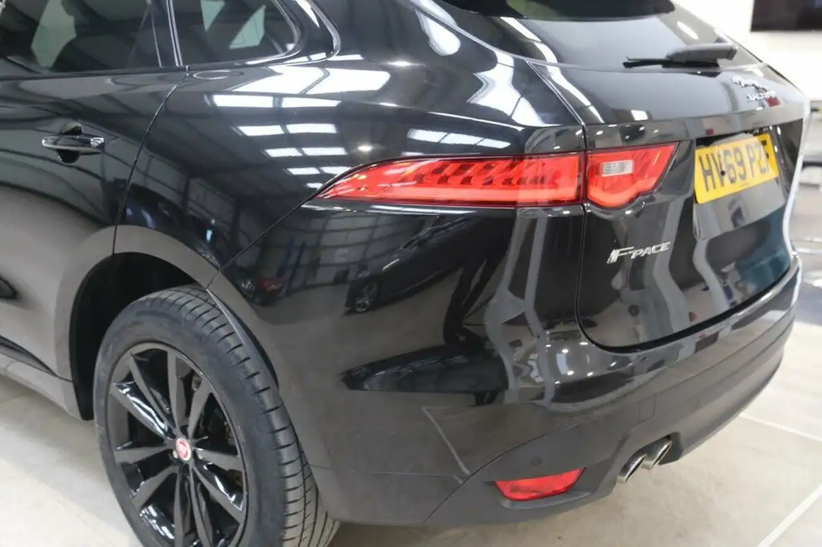 2019-jaguar-f-pace-20-i4d-chequered-flag-180ps-big-25