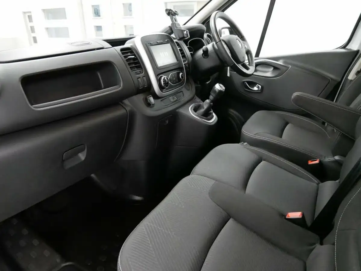 2021-renault-trafic-20dci-sl28-energy-145-black-edition-non-nav-big-25
