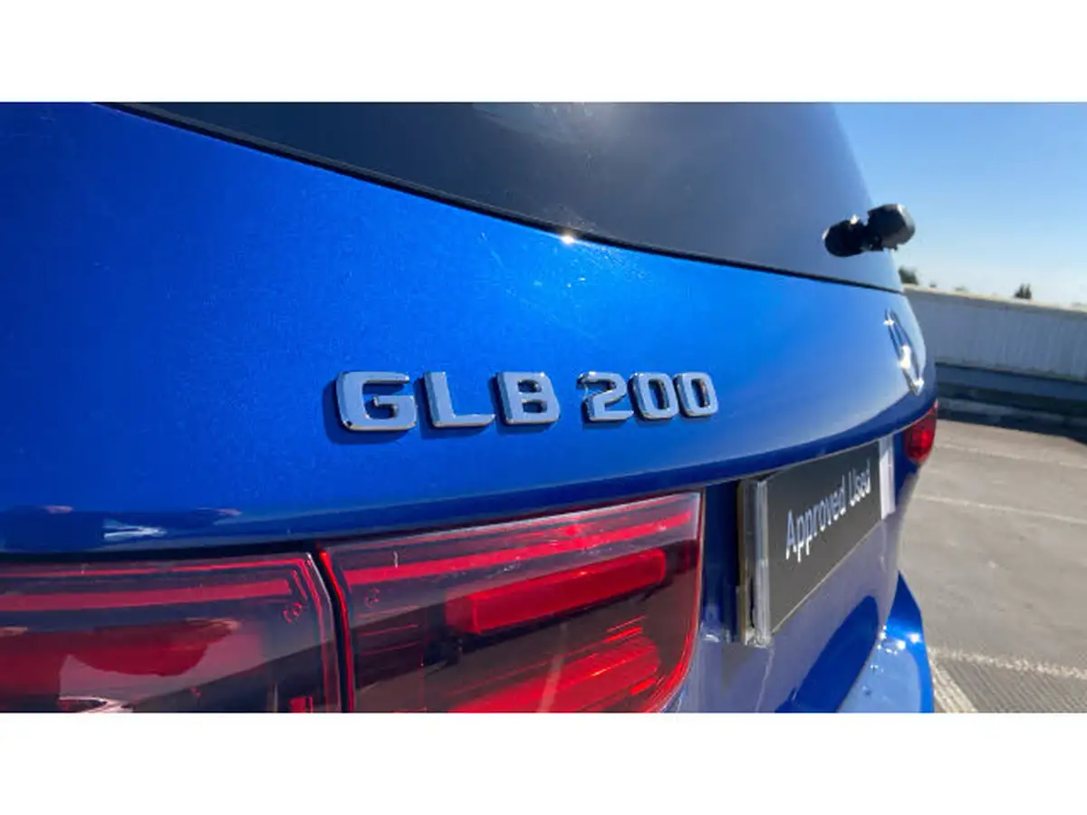 2024-mercedes-benz-glb-class-13-glb200-amg-line-executive-big-23
