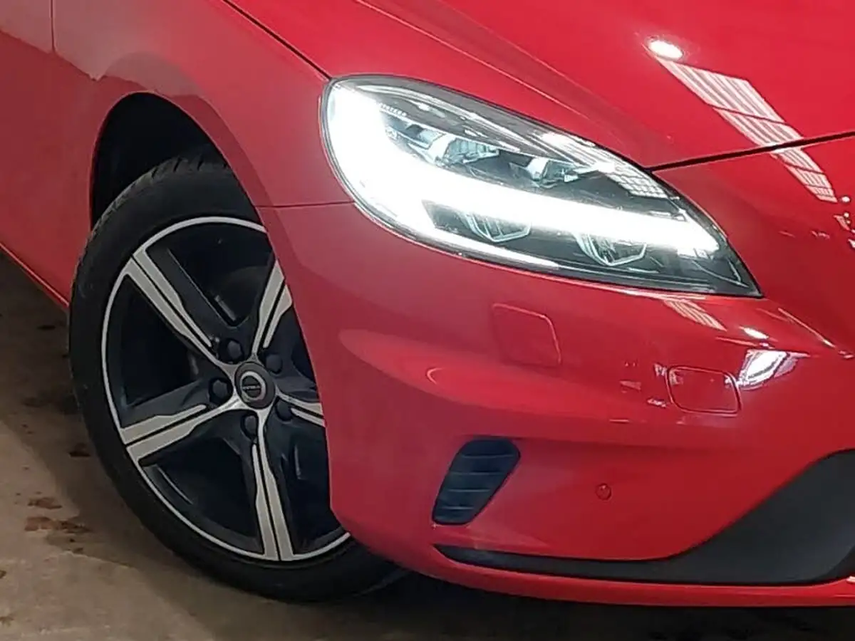 2019-volvo-v40-20-t2-r-design-edition-big-8