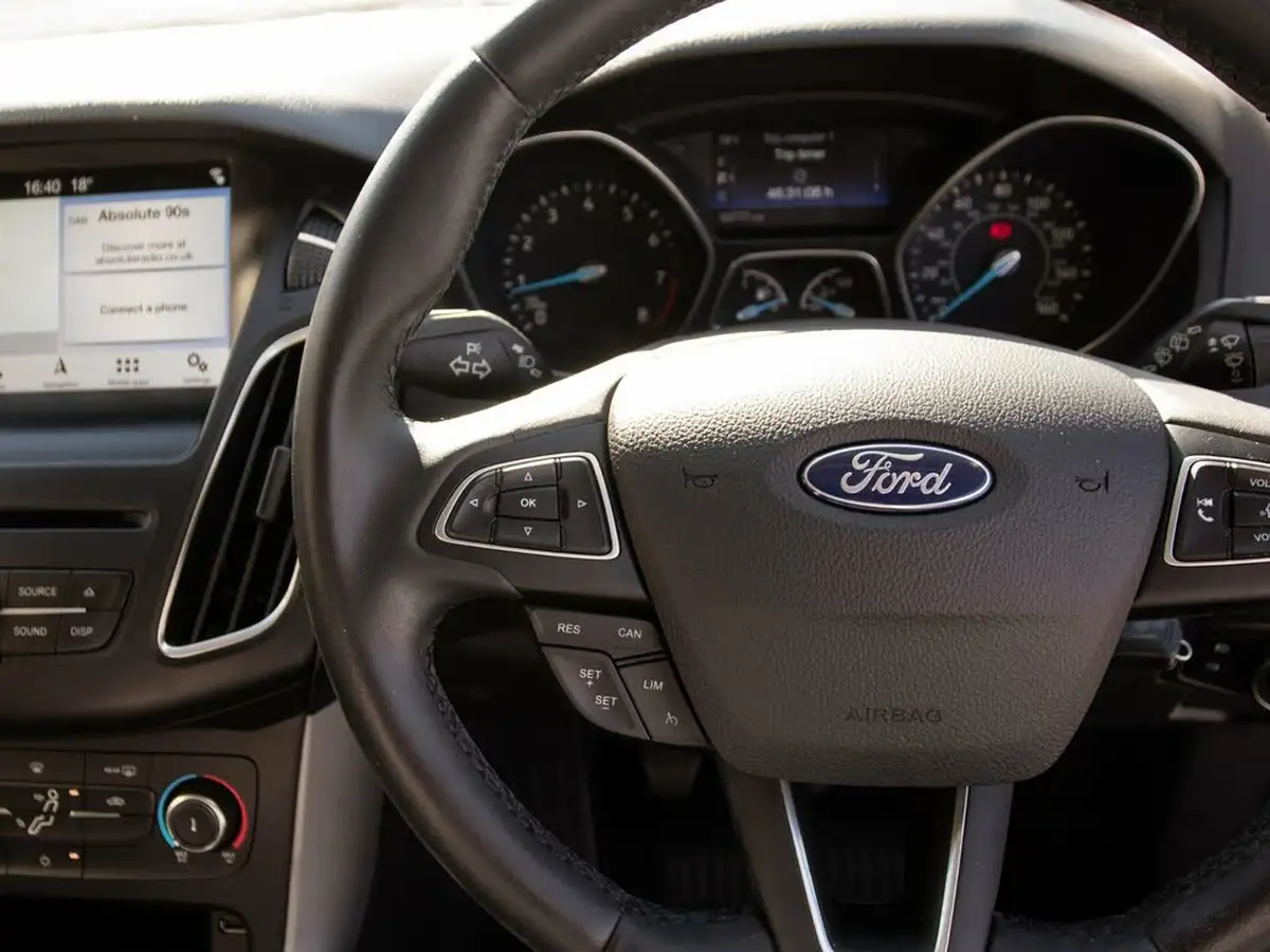 2018-ford-focus-10t-zetec-edition-125ps-hatchback-big-18
