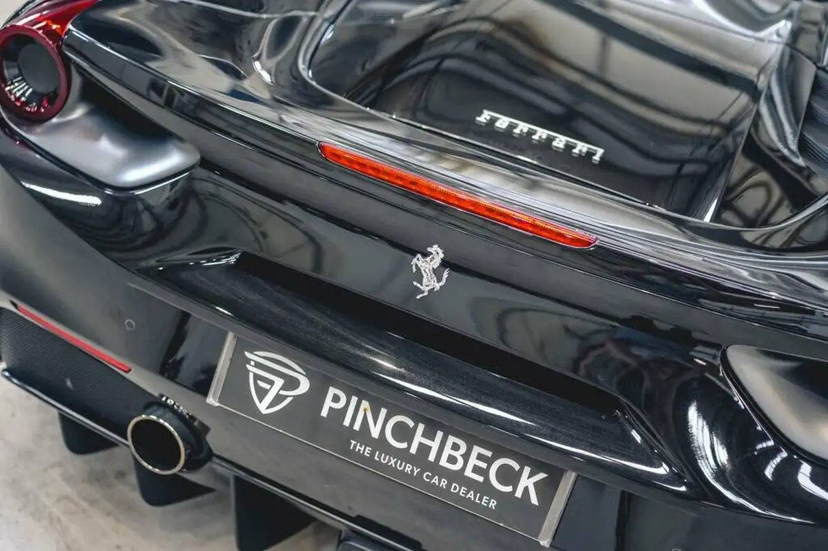 2018-ferrari-488-39-488-spider-big-13