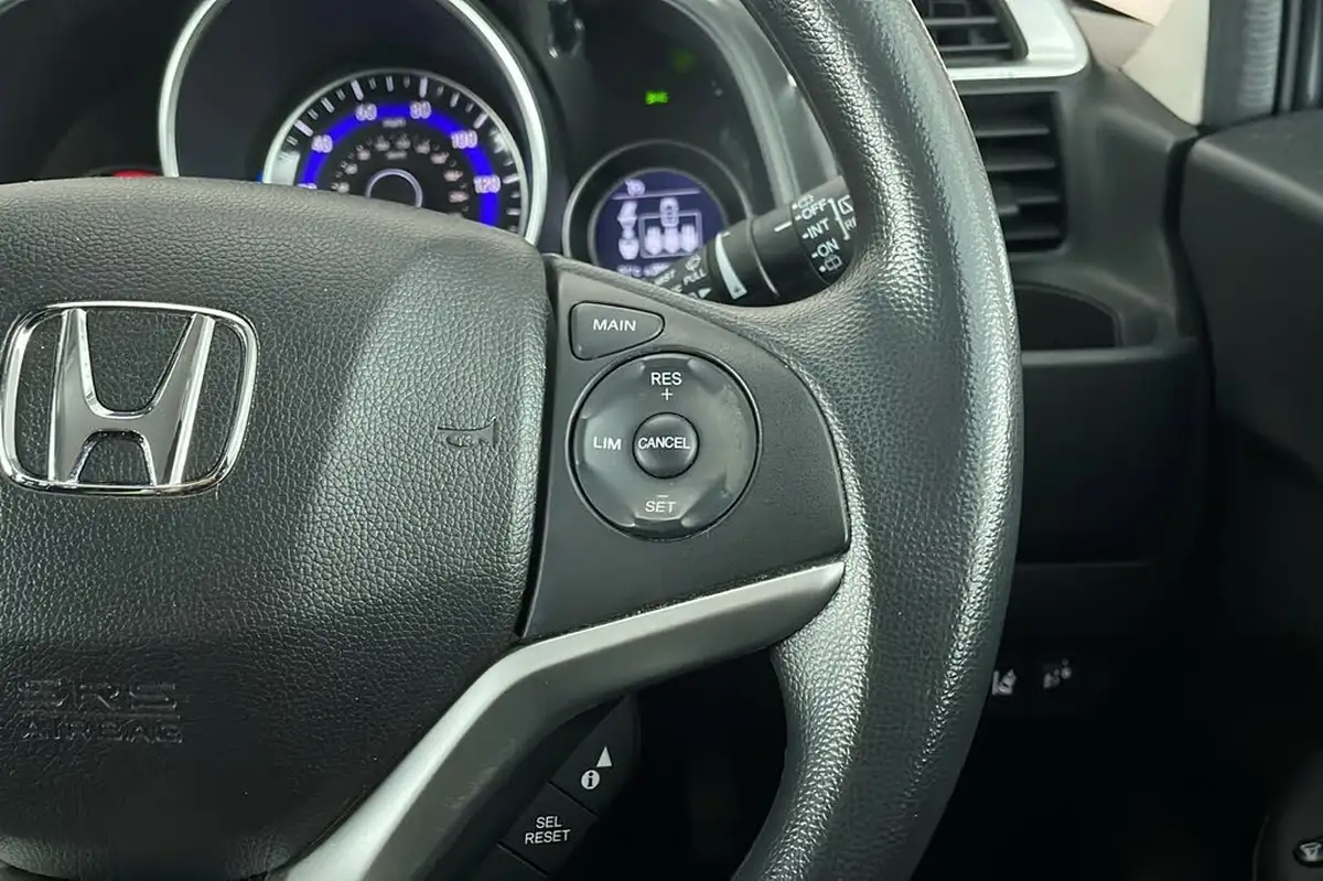 2018-honda-jazz-13-i-vtec-se-navi-big-15