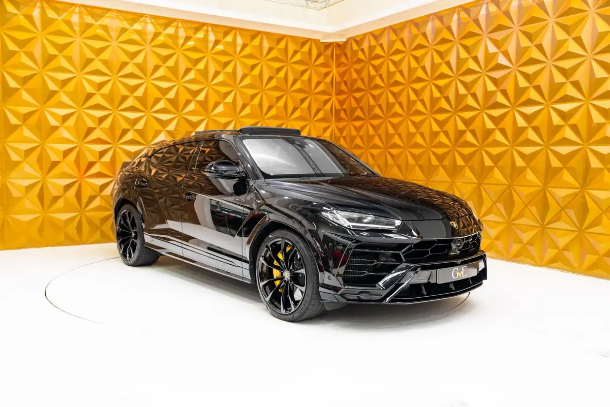 2022-lamborghini-urus-40-no-trim-big-24