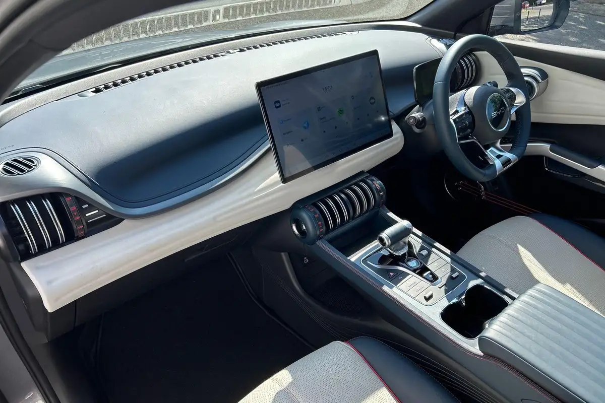 2024-byd-atto-3-e-design-big-17