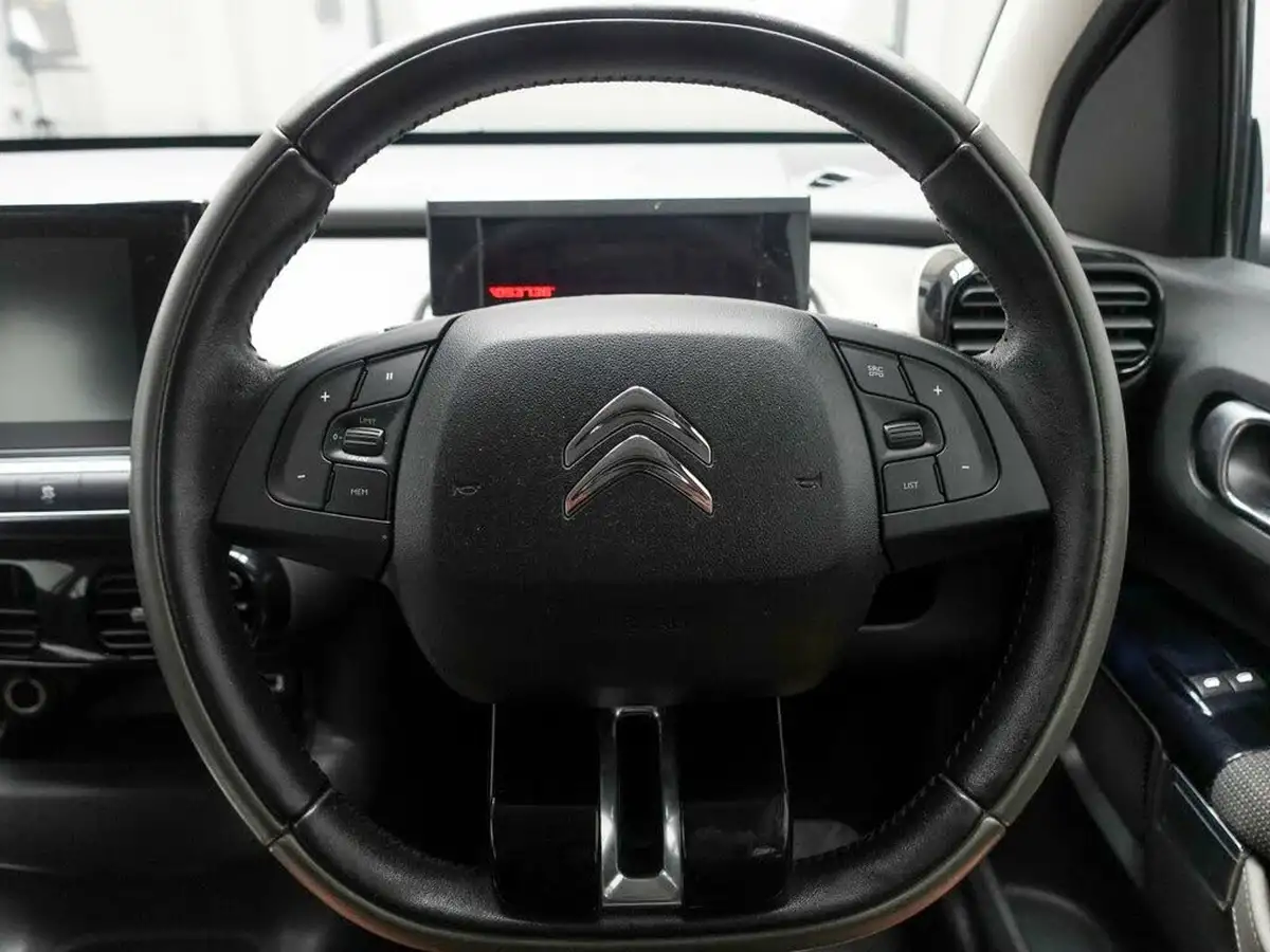 2015-citroen-c4-cactus-16bluehdi-feel-big-17