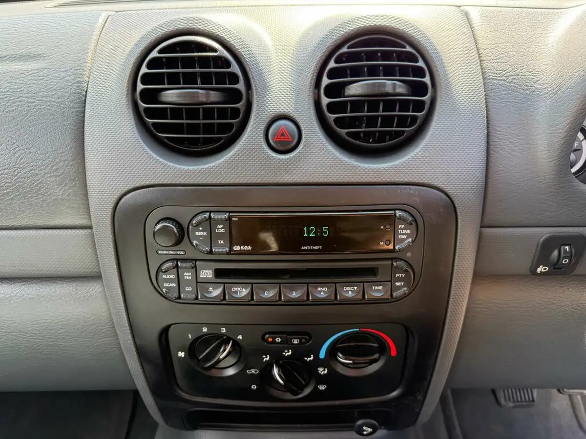 2005-jeep-cherokee-24-sport-big-43