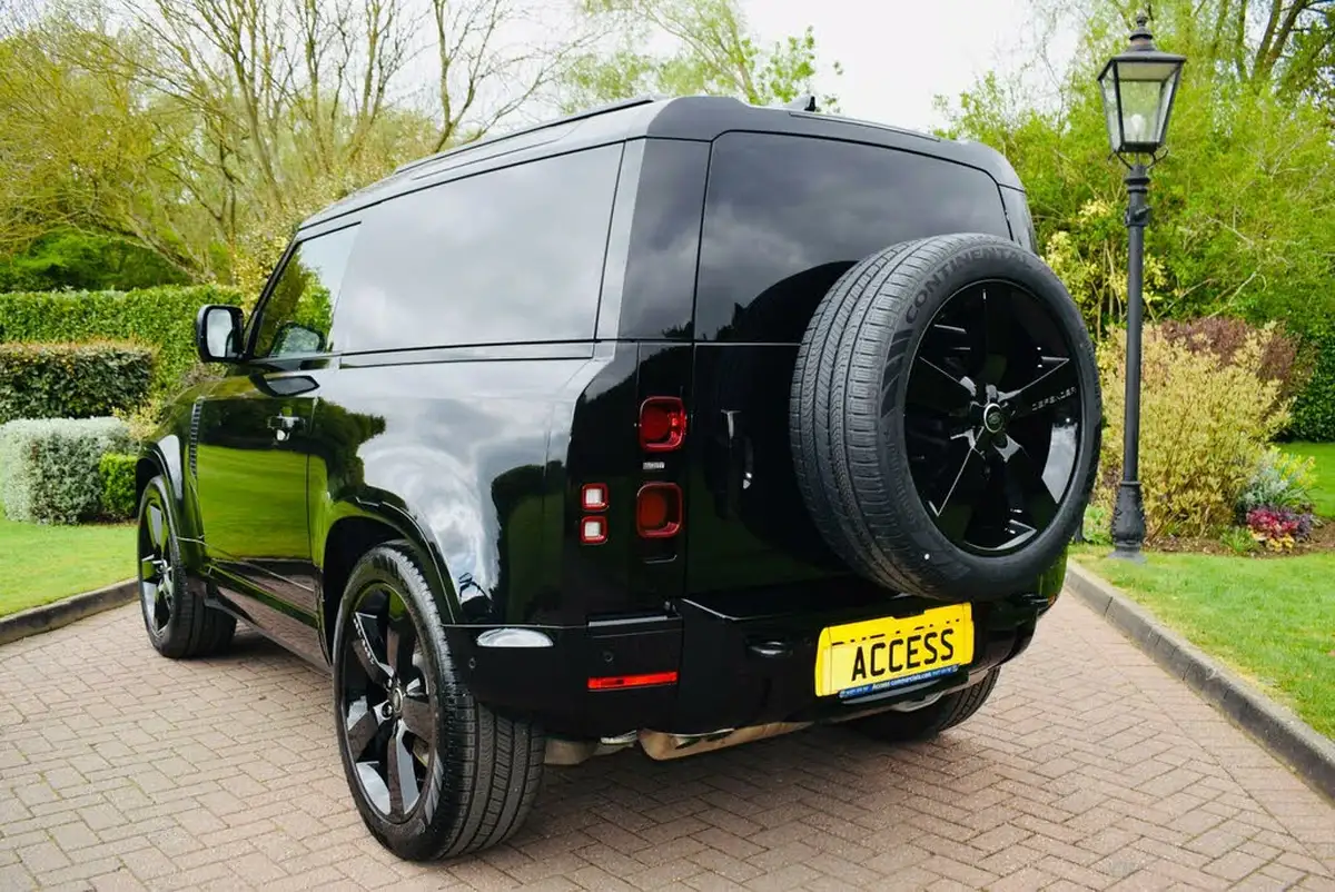 2024-land-rover-90-defender-30-d350-hard-top-x-dynamic-hse-90-big-2
