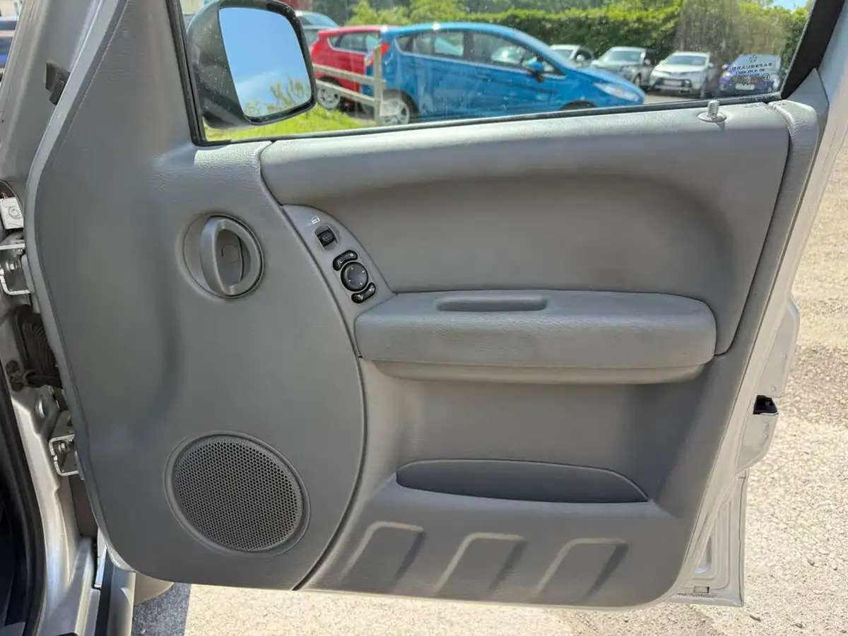 2005-jeep-cherokee-24-sport-big-19