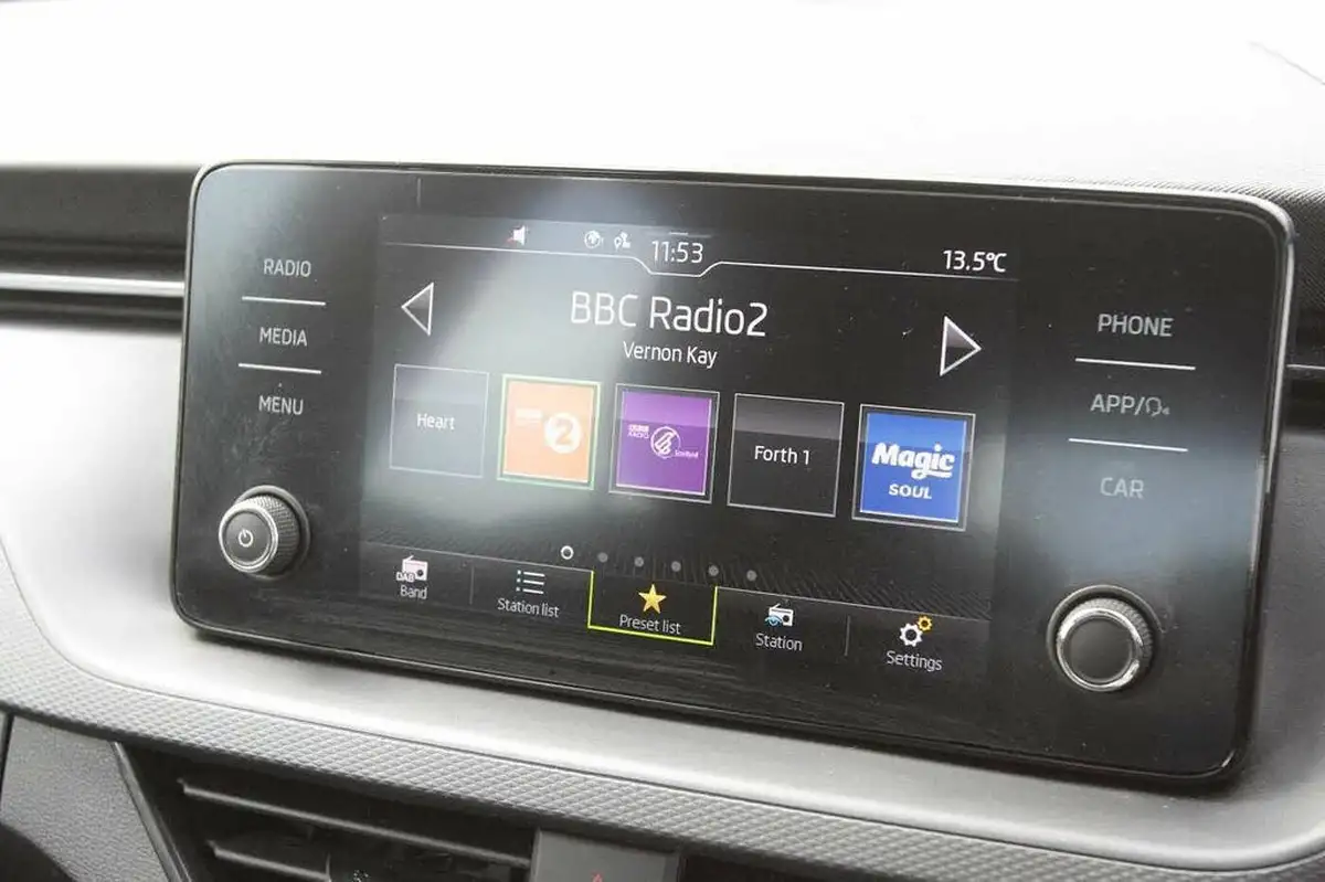 2020-skoda-kamiq-10-tsi-se-95ps-big-12