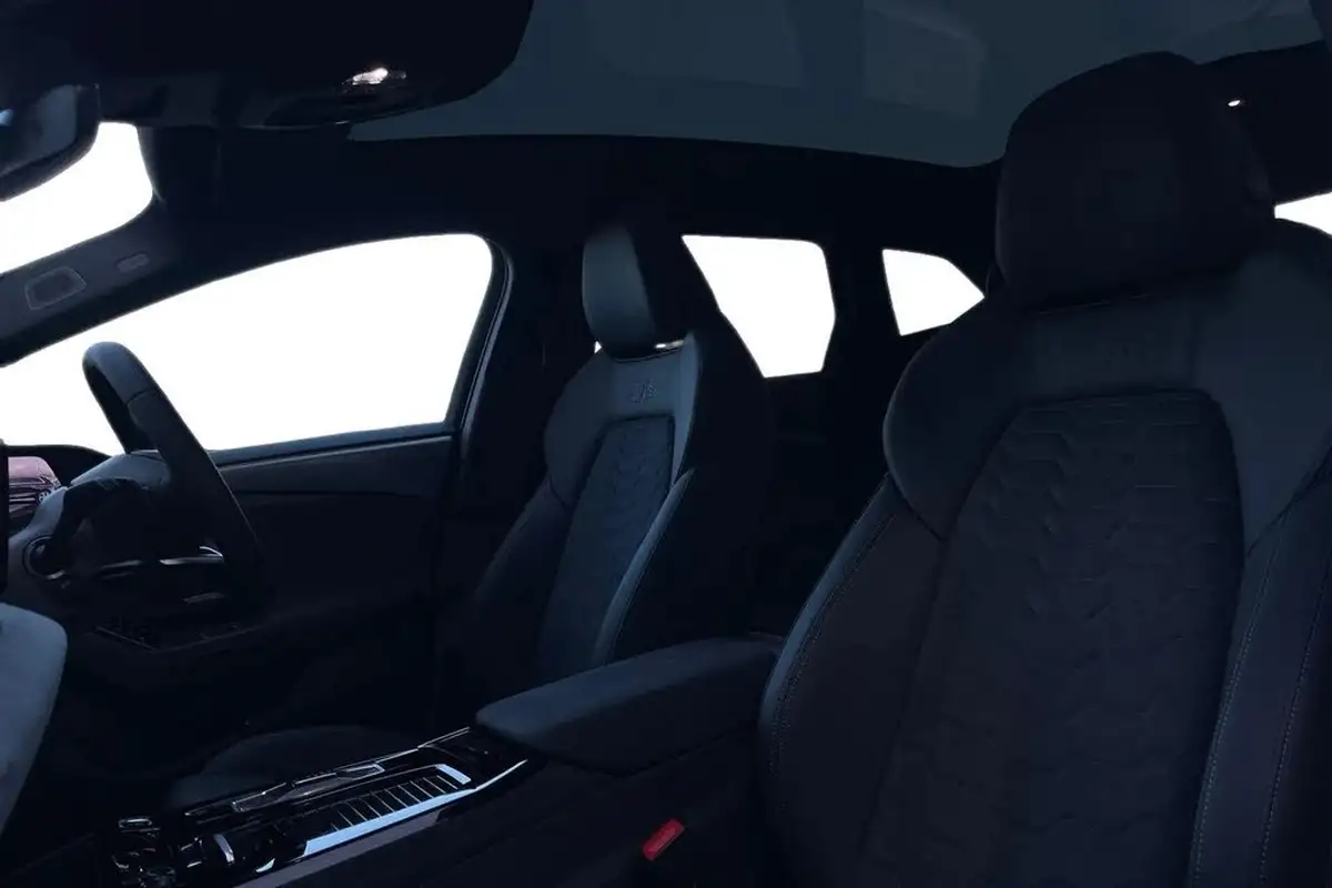 2025-audi-a6-e-tron-e-launch-edition-big-14