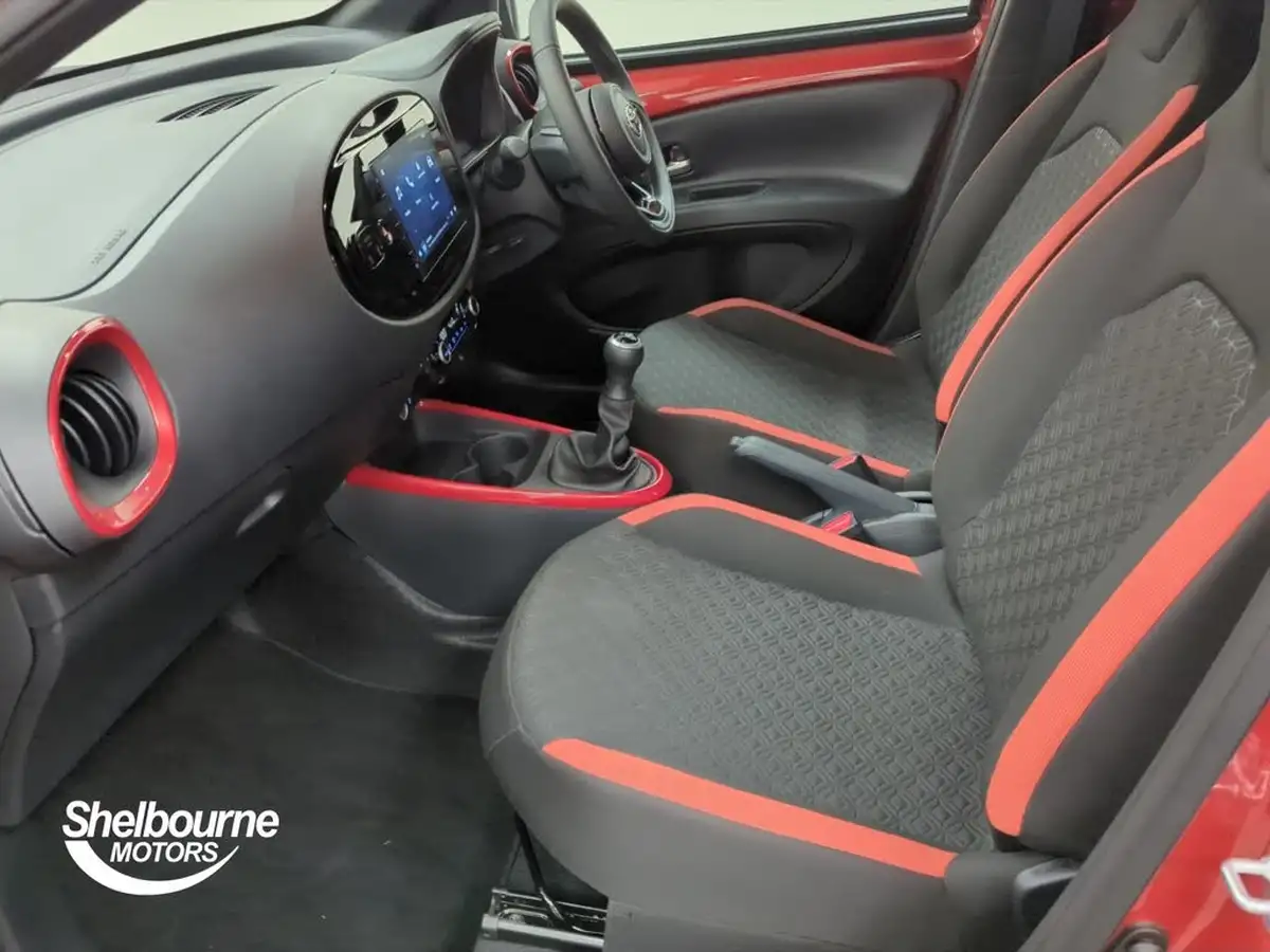 2024-toyota-aygo-x-10-vvt-i-edge-big-8