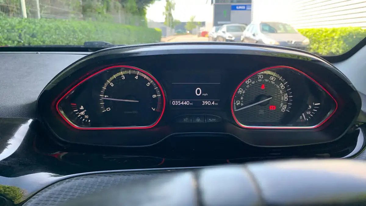 2019-peugeot-2008-suv-12-puretech-gt-line-130bhp-big-12