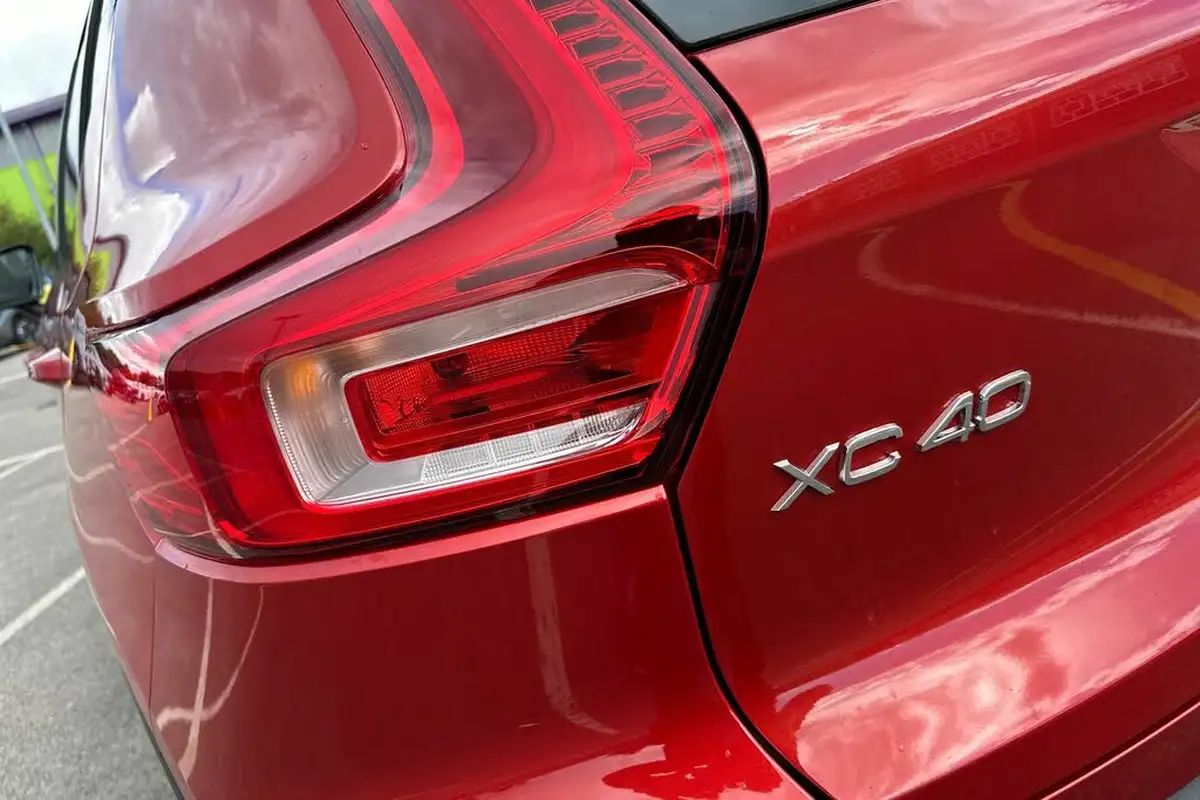 2024-volvo-xc40-20-b3-plus-big-19