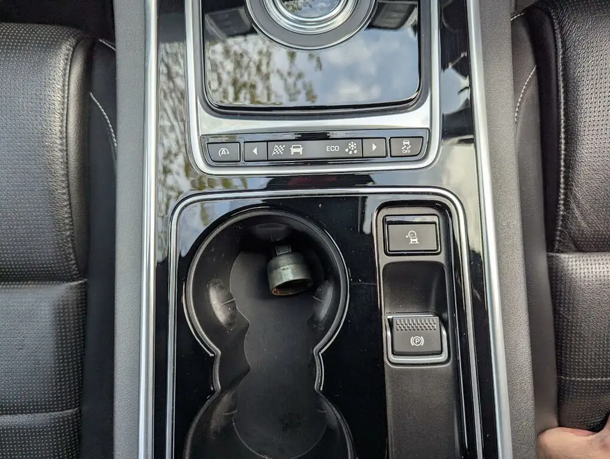 2016-jaguar-xe-20d-r-sport-180ps-auto-big-28