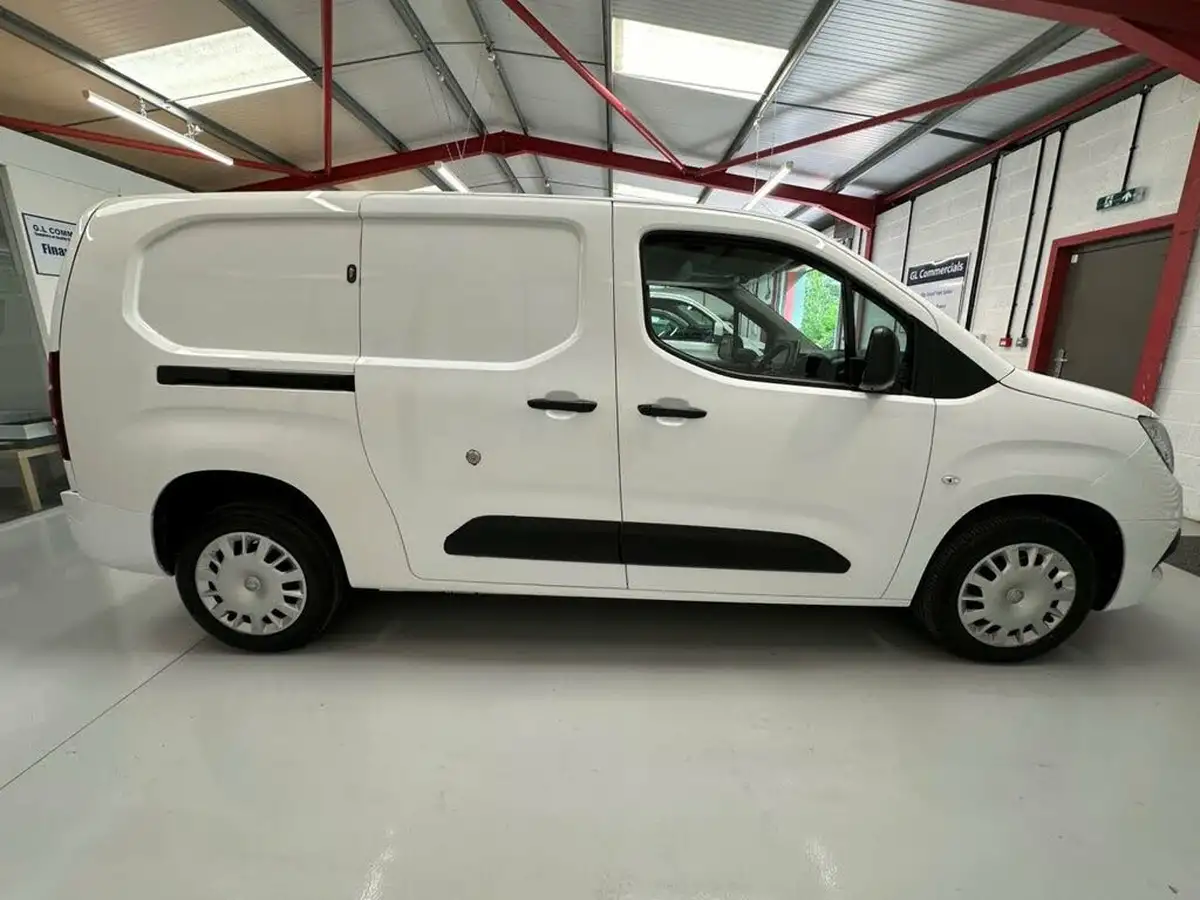 2021-vauxhall-combo-15cdti-sportive-2300-100pseu6dt-l2h1-panel-big-5