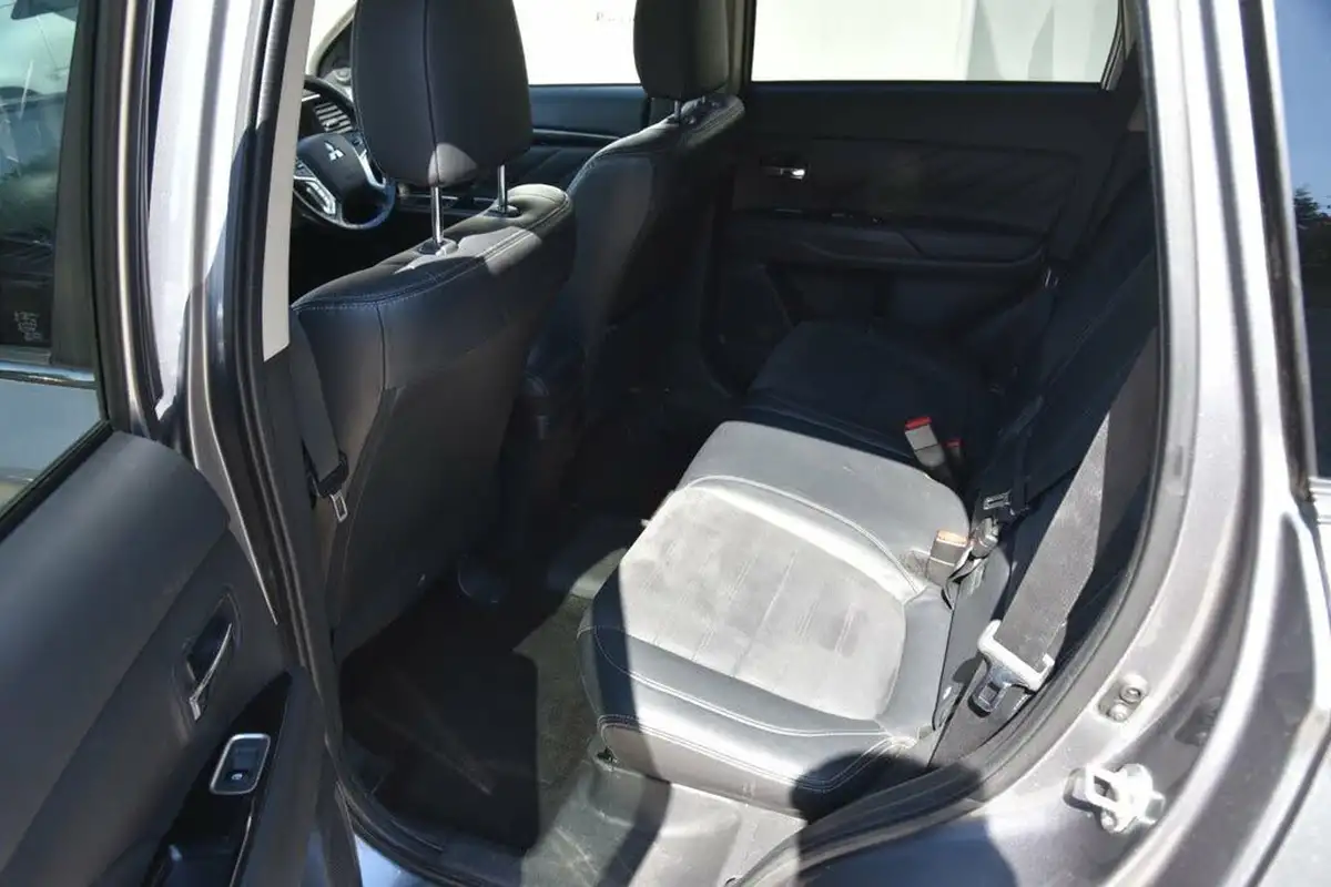 2018-mitsubishi-outlander-20-juro-phev-big-22