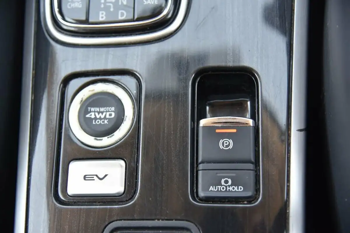 2018-mitsubishi-outlander-20-juro-phev-big-50