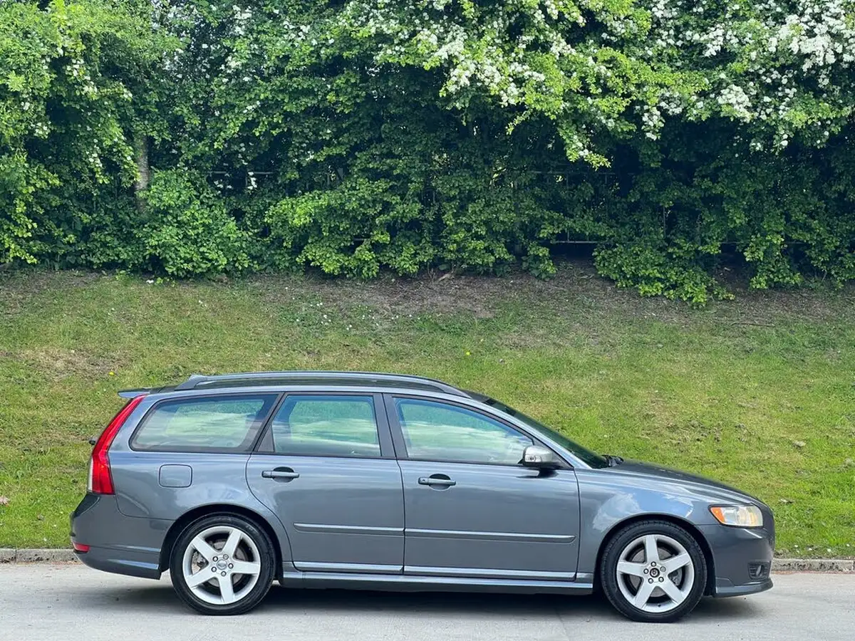 2009-volvo-v50-20td-r-design-sport-big-4