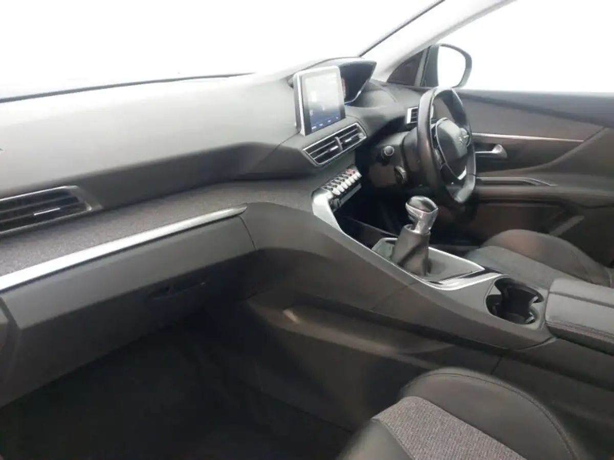2019-peugeot-3008-suv-12-puretech-allure-big-4