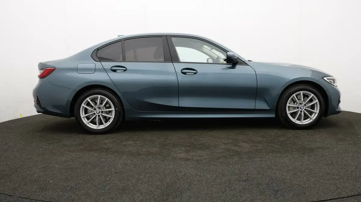 2019-bmw-3-series-20-330e-se-pro-big-30