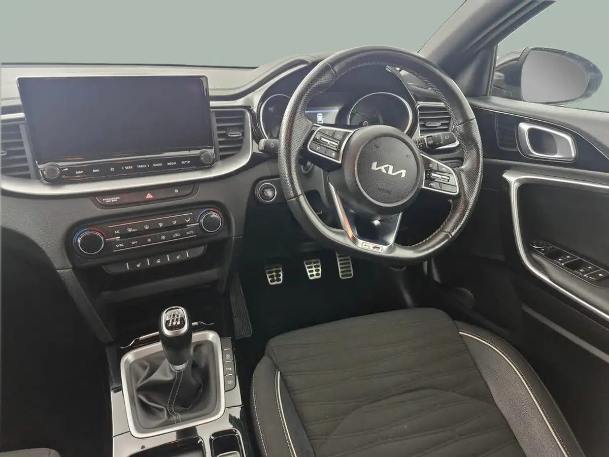 2022-kia-pro-ceed-15-t-gdi-gt-line-big-22