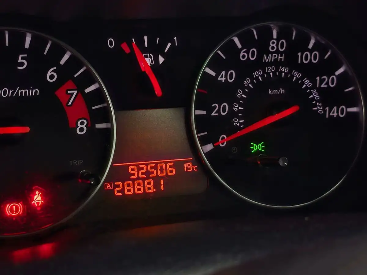 2012-nissan-note-14-n-tec-big-49