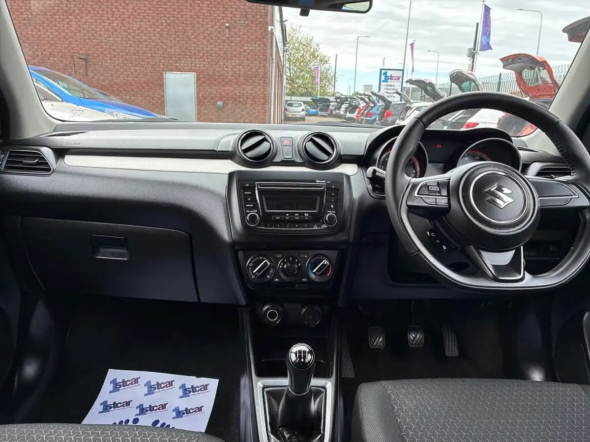 2019-suzuki-swift-12-dualjet-attitude-big-7