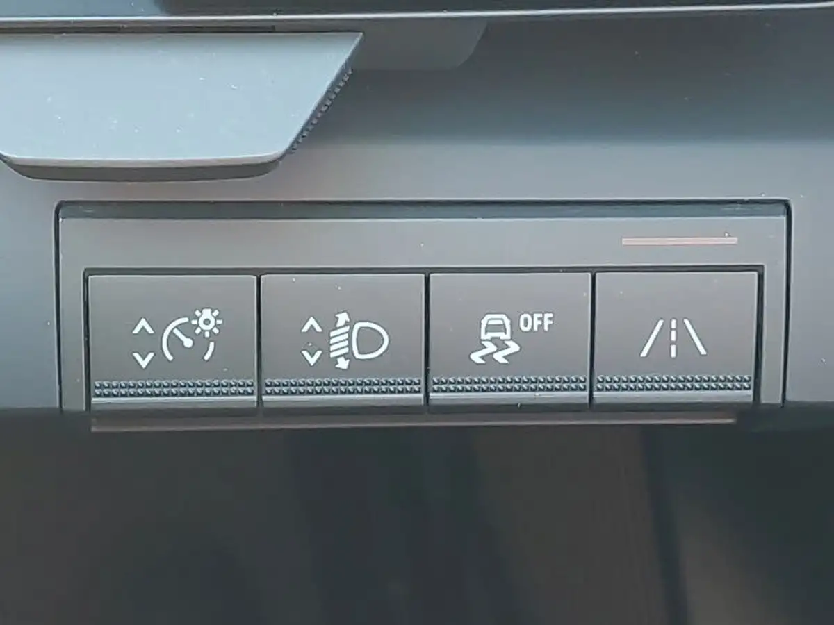 2022-renault-megane-e-tech-e-equilibre-big-14