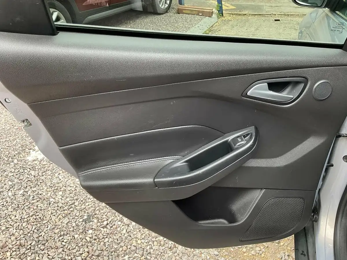 2013-ford-focus-20td-titanium-x-estate-powershift-big-26