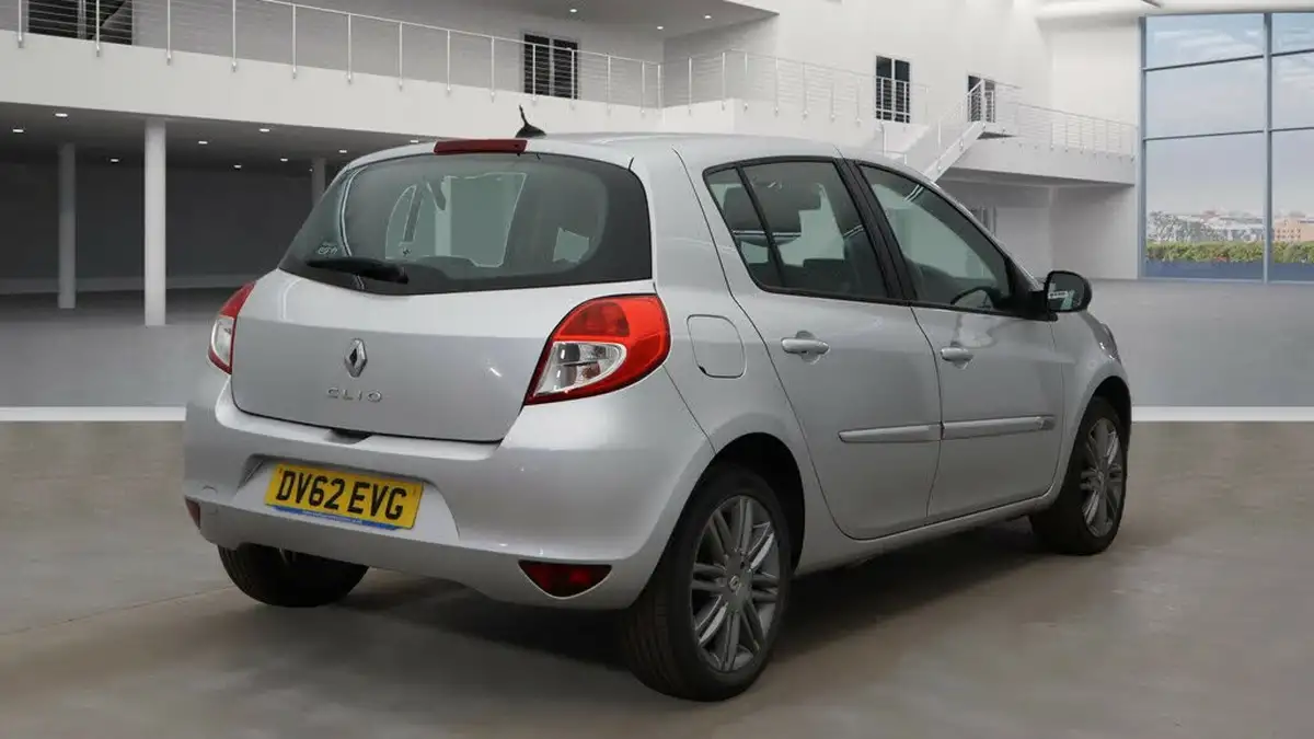 2012-renault-clio-12-dynamique-tom-tom-16v-75bhp-hatchback-5d-big-3
