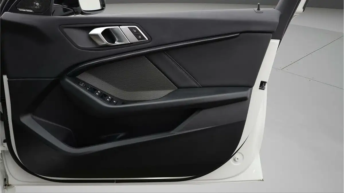 2021-bmw-1-series-20td-120d-xdrive-sport-lcp-big-14