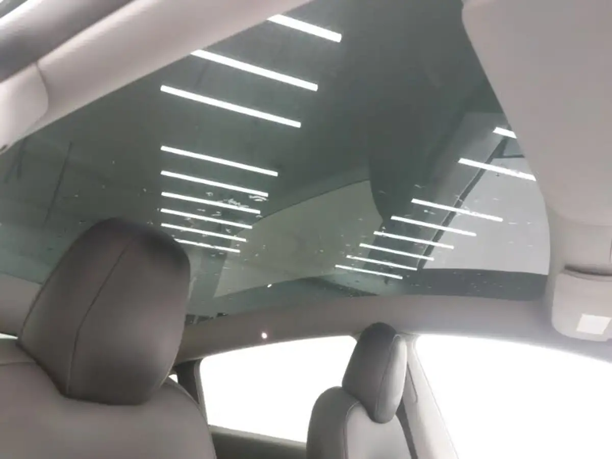 2022-tesla-model-y-e-long-range-big-18