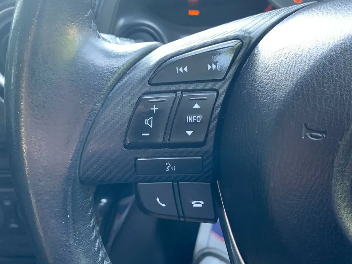 2015-mazda-mazda2-15-se-l-90ps-big-19