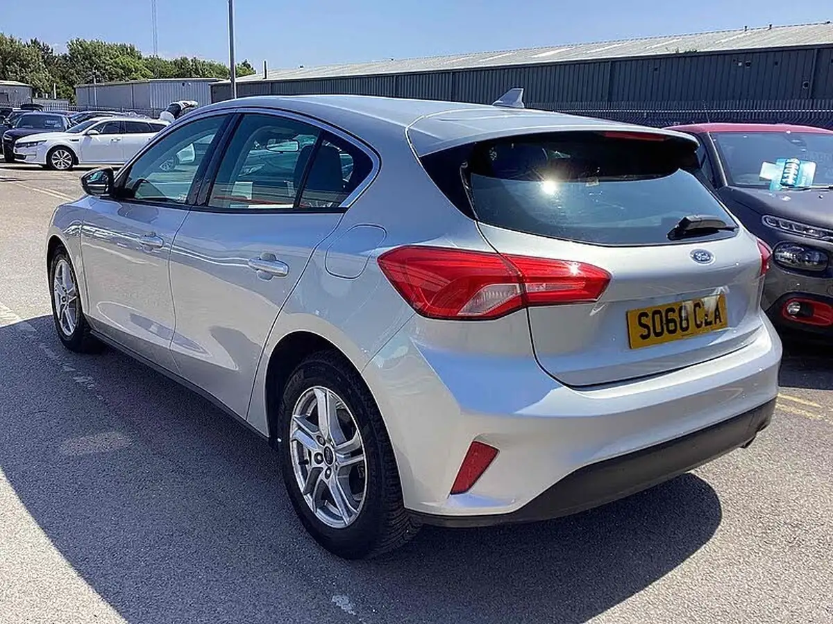 2019-ford-focus-15-zetec-95ps-ss-hatchback-big-2