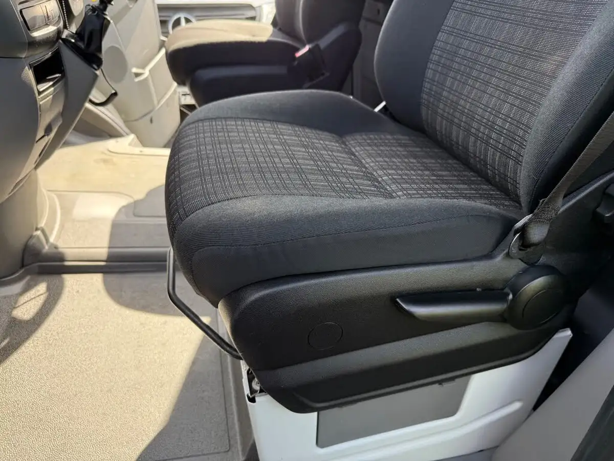 2018-mercedes-benz-sprinter-21cdi-311-swb-panel-van-big-21