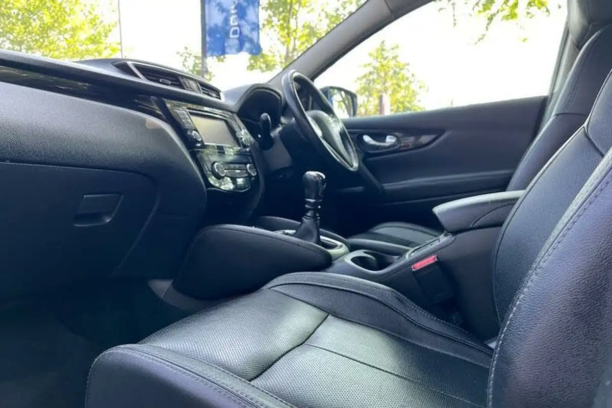 2017-nissan-qashqai-12-dig-t-tekna-big-17