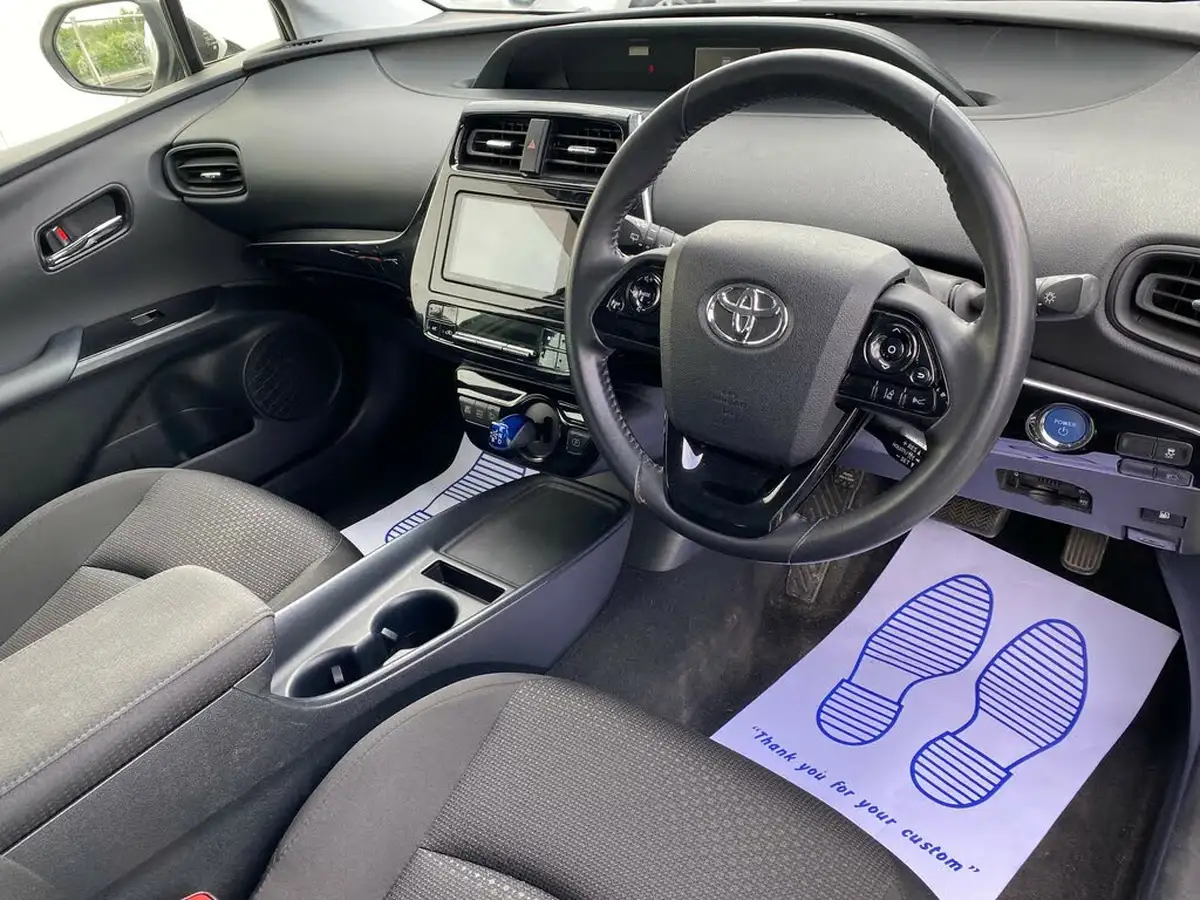 2019-toyota-prius-big-27