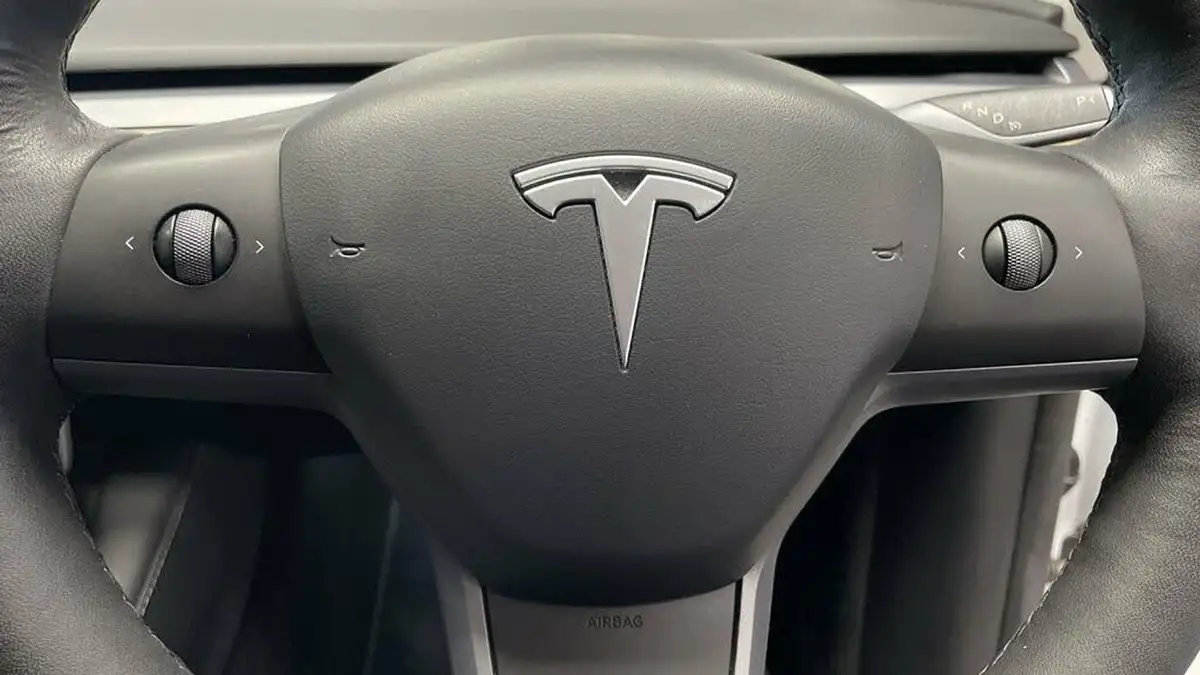 2022-tesla-model-y-e-long-range-big-21