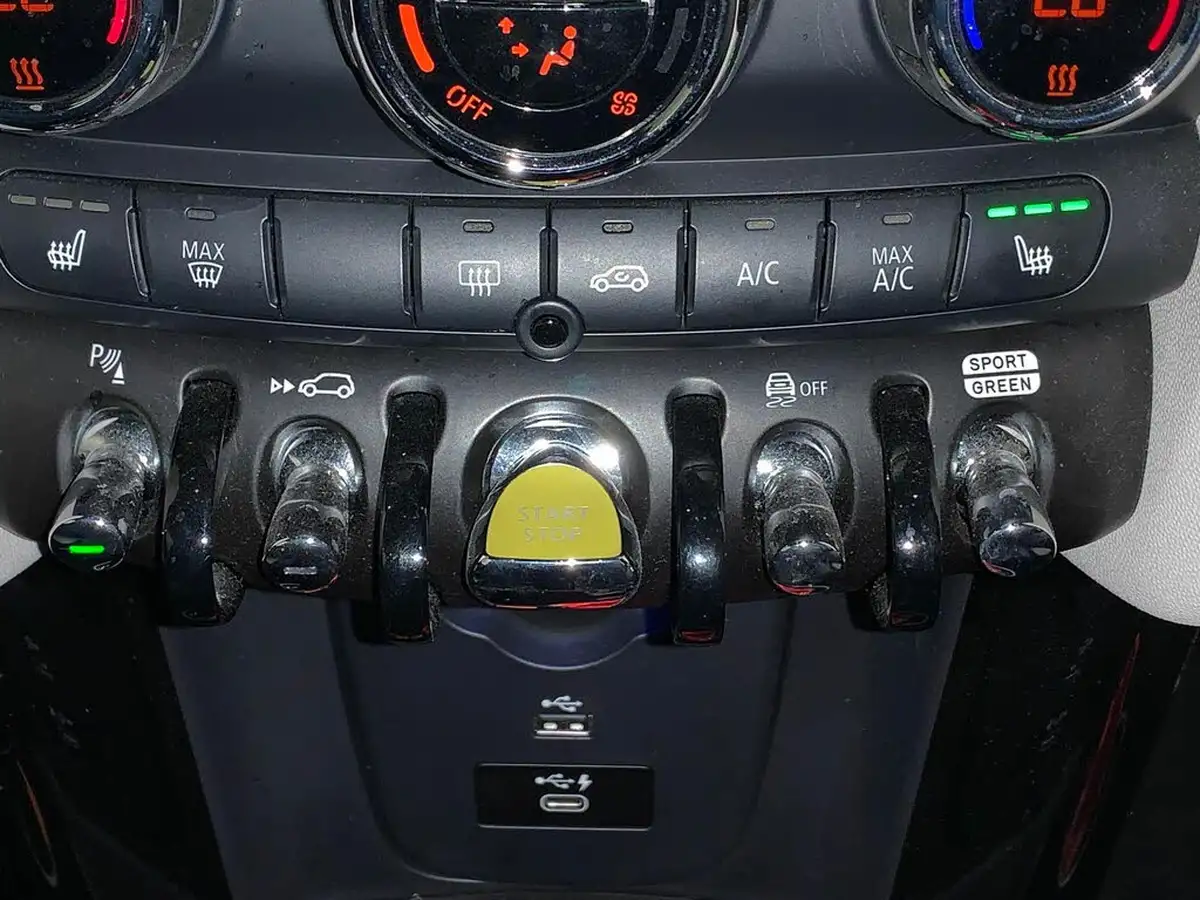 2022-mini-cooper-e-cooper-s-collection-edition-big-26
