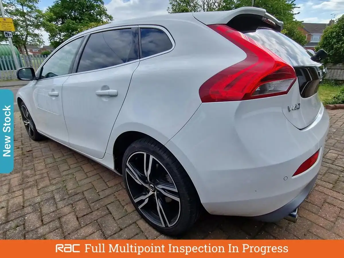 2017-volvo-v40-20td-d4-r-design-pro-geartronic-big-1