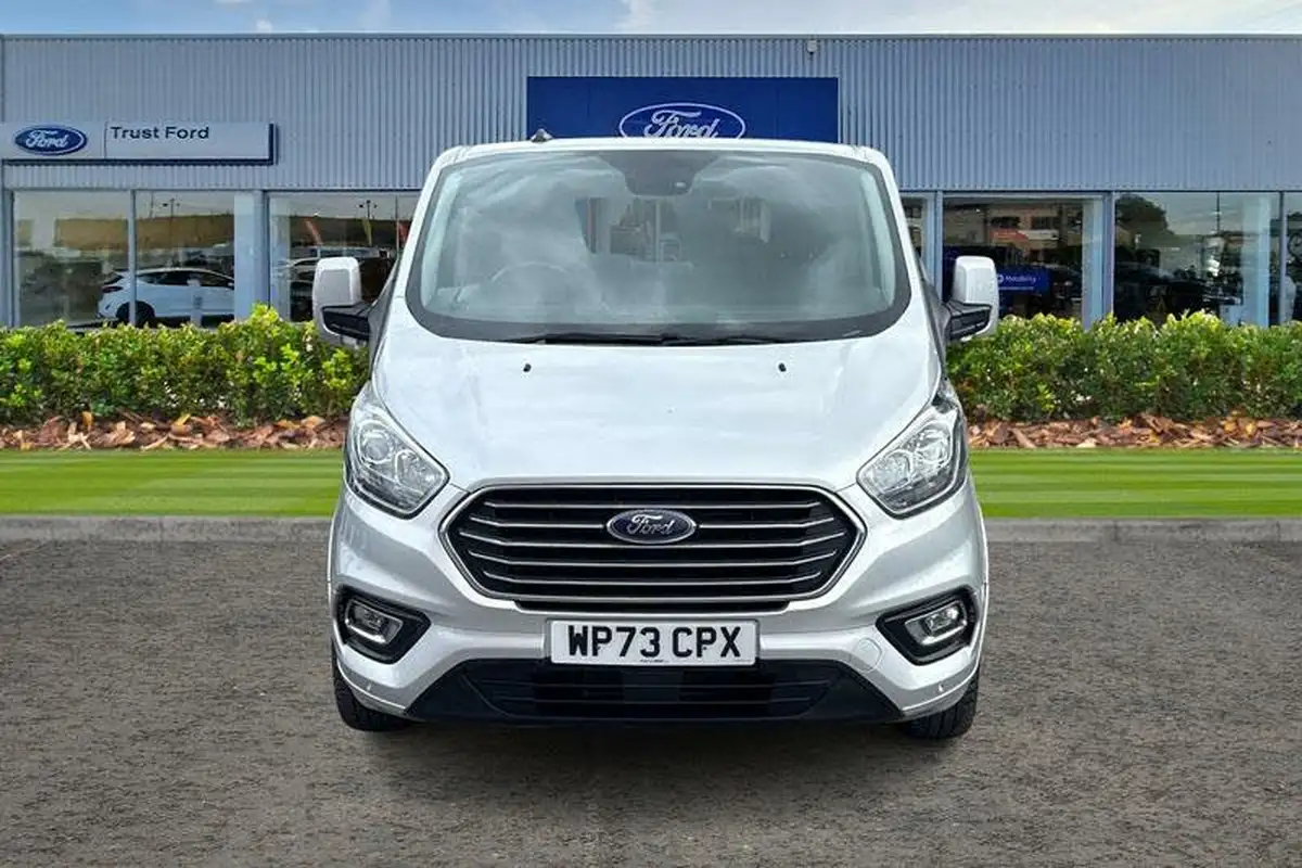 2023-ford-tourneo-custom-big-11