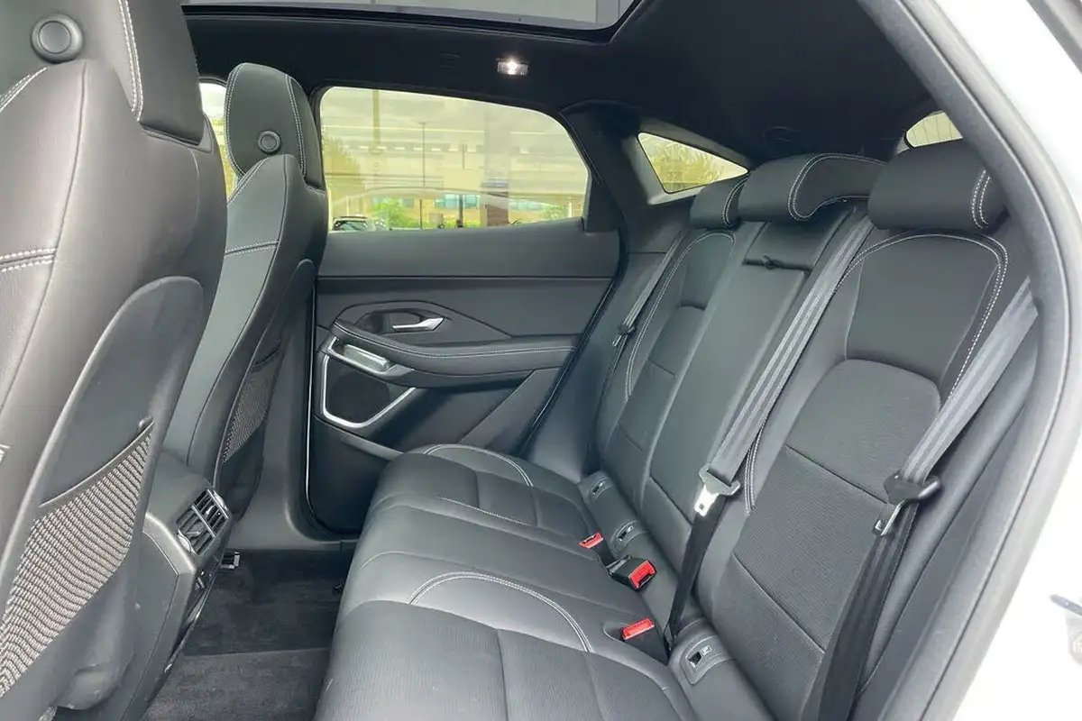 2024-jaguar-e-pace-20-d200-r-dynamic-se-black-big-37