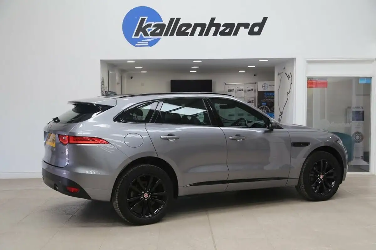 2020-jaguar-f-pace-20i-chequered-flag-big-44