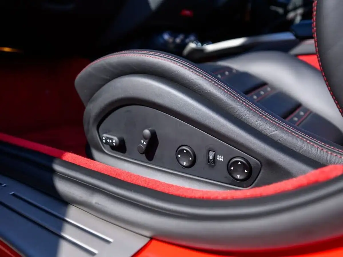 2010-ferrari-california-43-big-42
