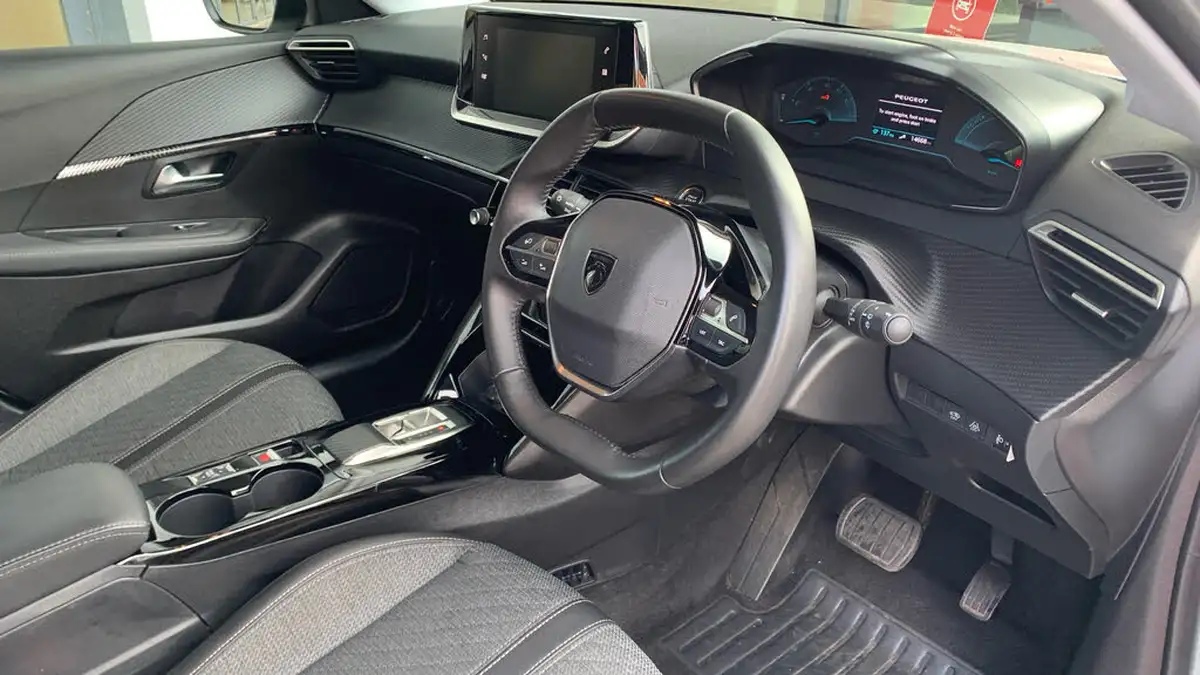 2024-peugeot-208-e-e-style-big-10
