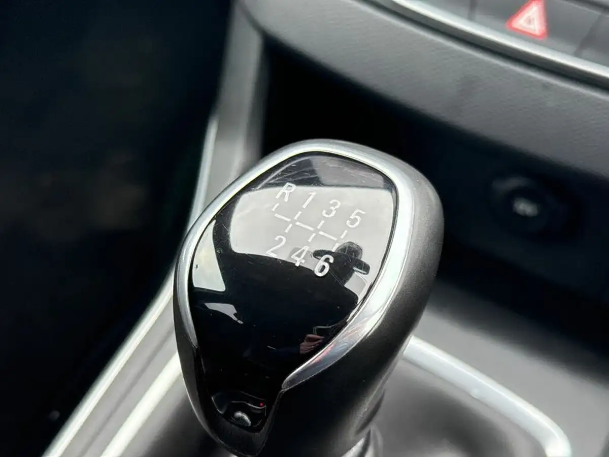 2021-peugeot-308-sw-12-puretech-gt-estate-big-27