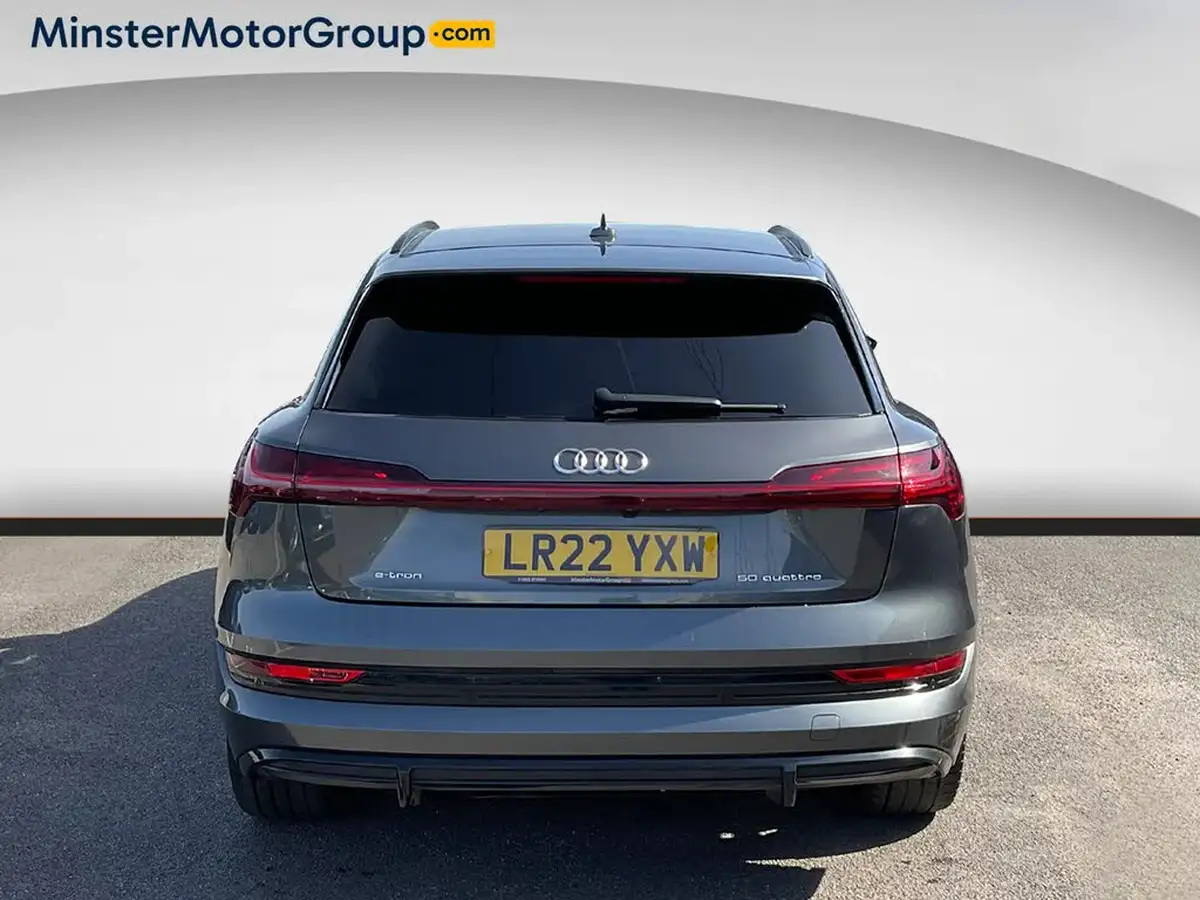 2022-audi-e-tron-50e-black-edition-station-wagon-big-2