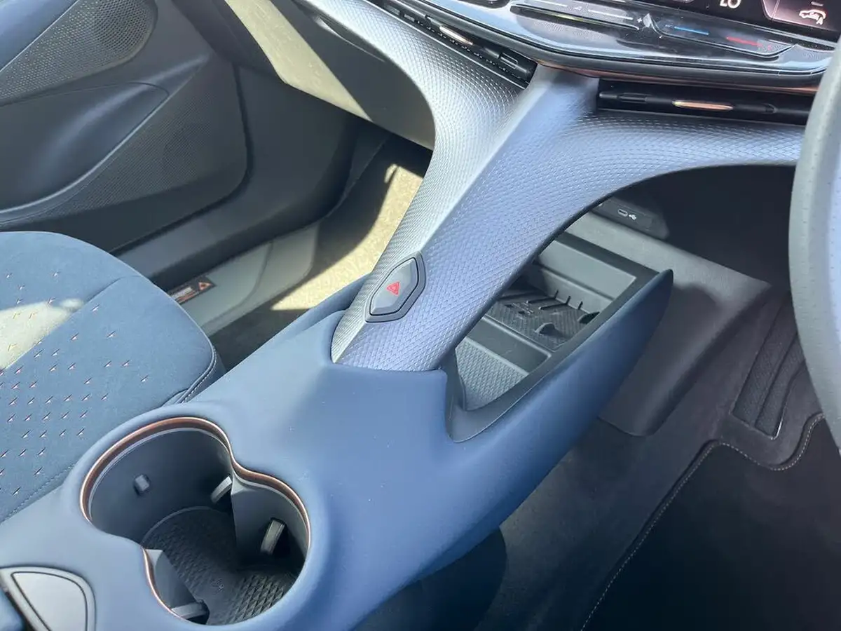 2025-cupra-tavascan-e-vz1-big-26