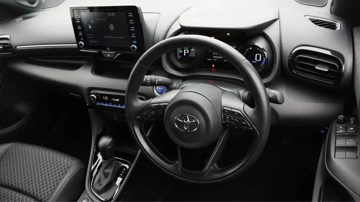 2022-toyota-yaris-15-vvt-i-dynamic-big-8